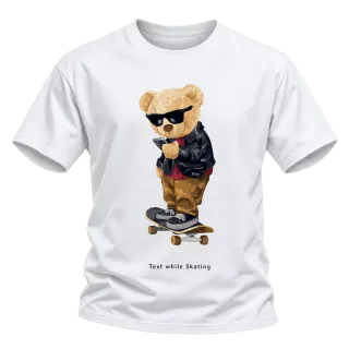 Мече скейтър Text While Skating върху тениска